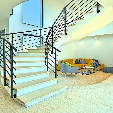 Lush In Belavici With Pool & High-end Kitchen