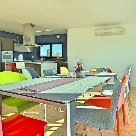Lush In Belavici With Pool & High-end Kitchen 别墅 Hreljići