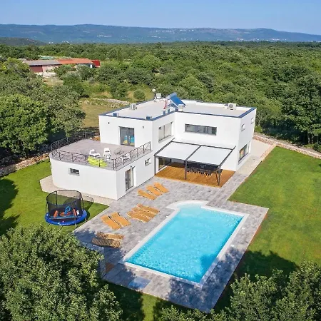 Lush In Belavici With Pool & High-end Kitchen Hreljići