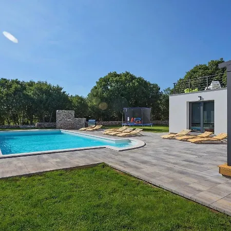 Lush In Belavici With Pool & High-end Kitchen Villa Hreljići