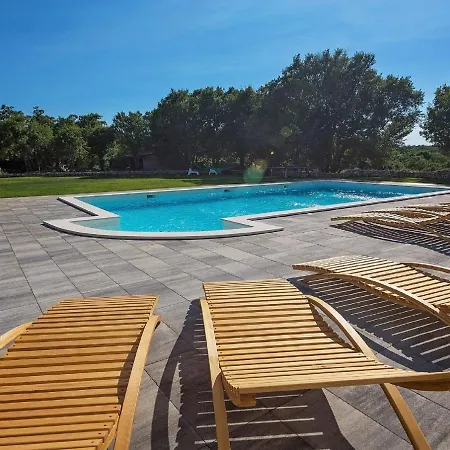 Villa Lush In Belavici With Pool & High-end Kitchen *