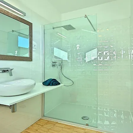 Lush In Belavici With Pool & High-end Kitchen *