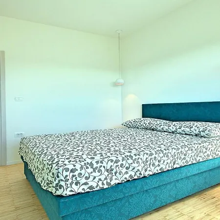 Lush In Belavici With Pool & High-end Kitchen Villa *