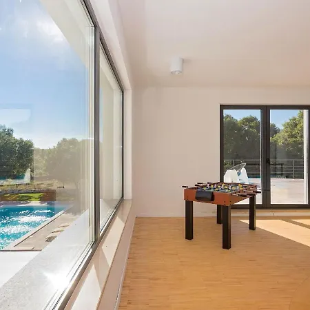 Villa Lush In Belavici With Pool & High-end Kitchen Hreljići