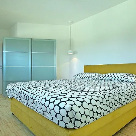 Lush In Belavici With Pool & High-end Kitchen *